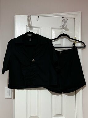 SHEIN Black Cropped Button-Front Top & High-Waist Shorts Set